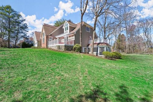 54 Munko Dr, Stamford, CT 06902-1211