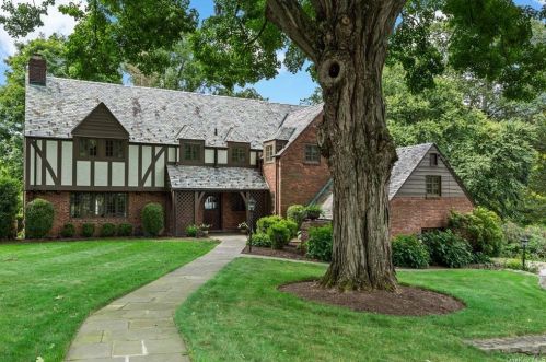 141 River Rd, Briarcliff, NY 10510-2429