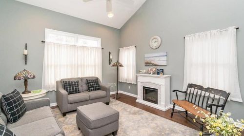 8041 Cross Creek Cir, Breinigsville PA  18031-1327 exterior