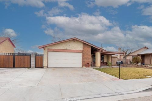 842 Kettering St, Lancaster, CA 93535-2750