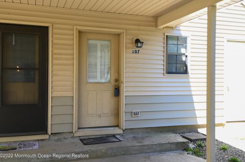 107 Larkspur Ln, Jackson Twp, NJ 08527-4103