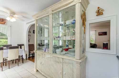 9 Cedar Dr, East Hampton NY  11937-1477 exterior