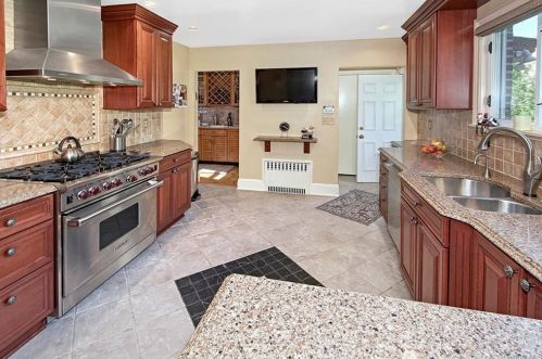 282 Ridgeway, White Plains NY  10605-4113 exterior