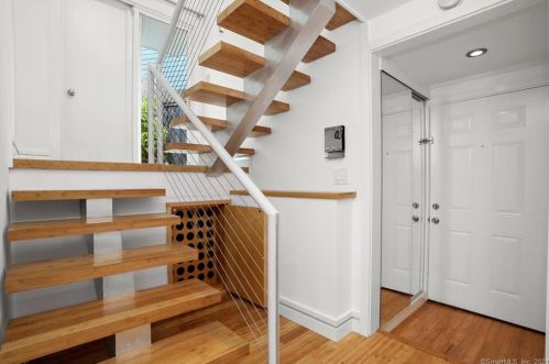 5 Kendall Ct, Norwalk, CT 06850-2507