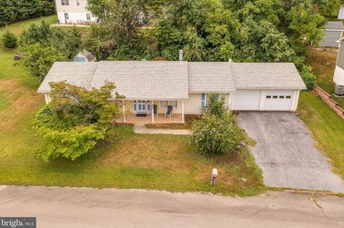 533 Morison St, Charles Town WV  25414-1144 exterior