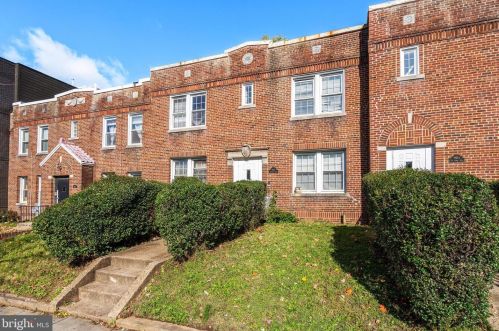905 Quincy St, Washington, DC 20011-5713