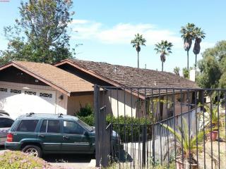 940 Phillips St, Vista, CA 92083-7111