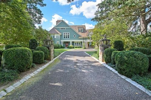 44 Algonquin Dr, Chappaqua, NY 10514-2814