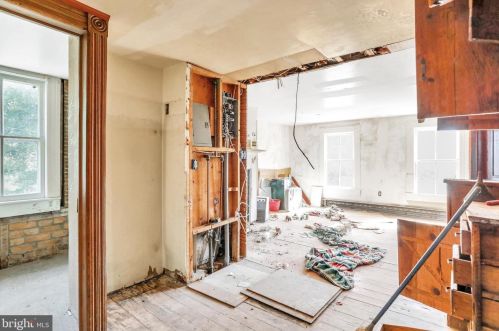 310 Main St, Edinburg VA  22824-9439 exterior