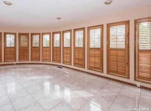 22 Saratoga Dr, Muttontown NY  11753-1449 exterior