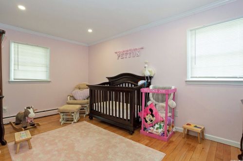 8 Stuart Ct, Huntington Station NY  11746-4237 exterior