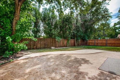 1001 Meadow View Cir, Richardson TX  75080-2932 exterior