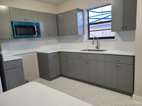 850 50th Pl, Hialeah FL  33012-3420 exterior