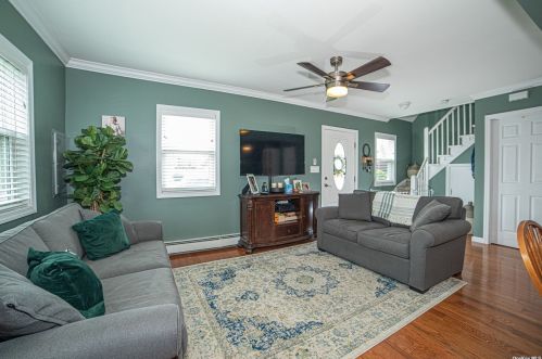 64 Seacrest Ave, North Lindenhurst, NY 11757-6831