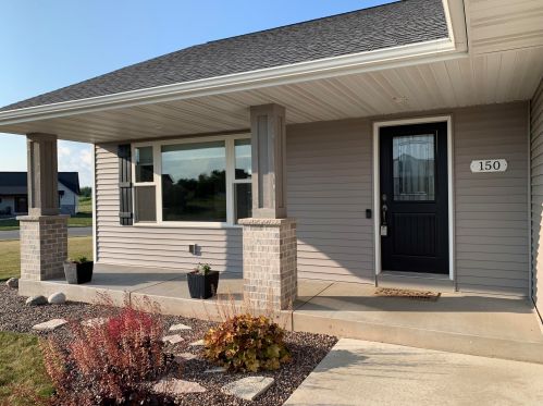 150 Grove Ct, Cedar Grove, WI 53013-1657