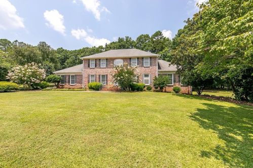 560 Hawthorne Dr, Fayetteville, GA 30214-1217