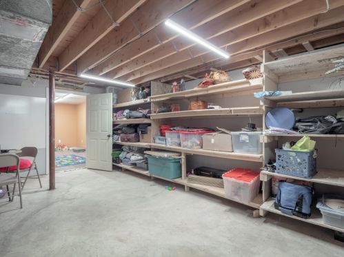 17 Atherton Ln, Amherst NH  03031-3064 exterior