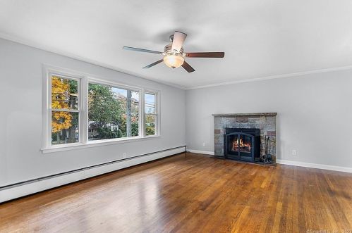 15 Glen Spring Dr, Bridgeport CT  06611-2107 exterior