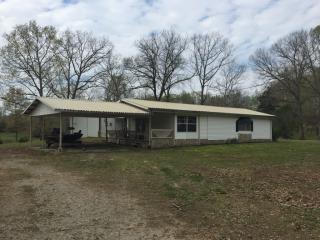 119 Cow Hollow Rd, Linden, TN 37096-4720