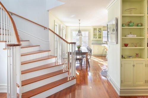 324 Salem Rd, Scotts Corners, NY 10576-1321