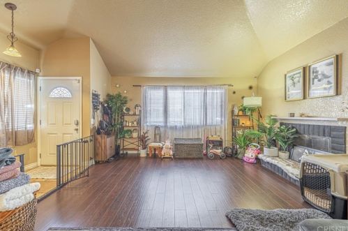 42969 Pearlwood Dr, Lancaster, CA 93536-1119