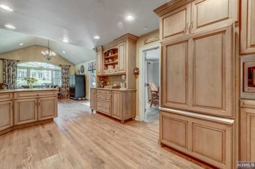 432 Hillside Ave, Allendale NJ  07401-1113 exterior