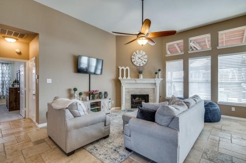 7617 Quiet Meadow Ln, Frisco, TX 75033-3136