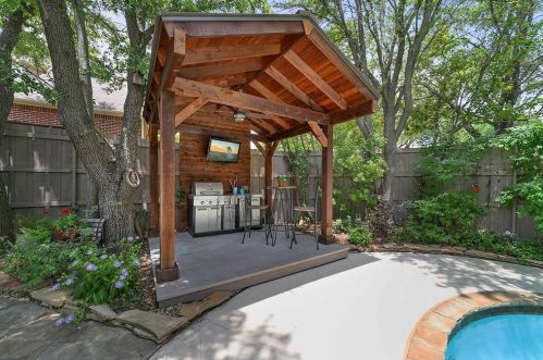 1811 Forest Meadow Ln, Richardson TX  75081-2166 exterior