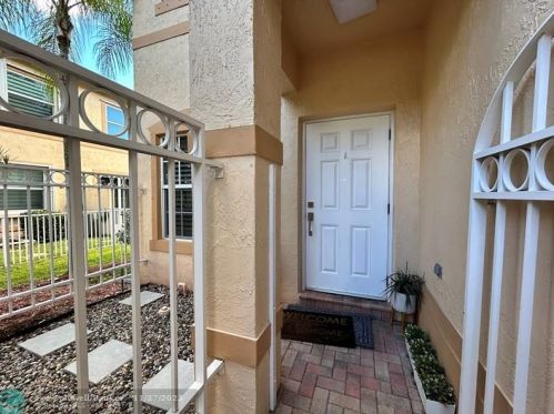 604 170th Ter, Hollywood FL  33028-2111 exterior