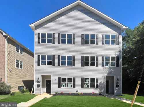 5052 Meade St, Washington, DC 20019-4082