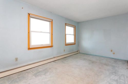 22 Concord Rd, Fishkill NY 12524-1403 exterior