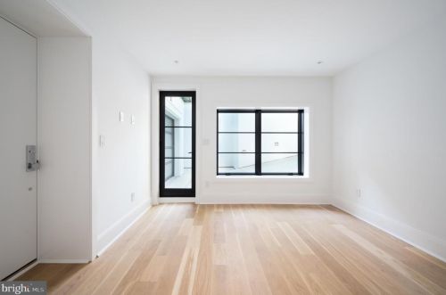 3302 Cleveland Ave, Washington DC 20008-3456 exterior