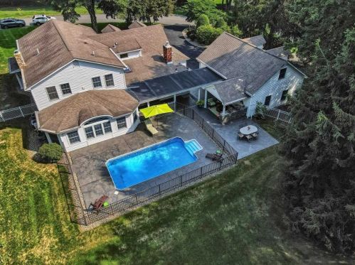 5 Carlson Ter, Fishkill NY  12524-3001 exterior