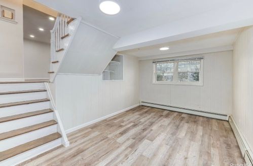 4 Flint Ln, Muttontown NY  11753-2611 exterior