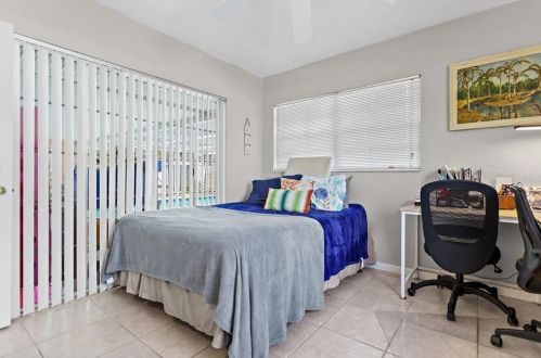 6534 18th Way, Saint Petersburg FL  33702-7146 exterior