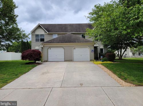 8 Waterfall Dr, Dover, DE 19904-1962