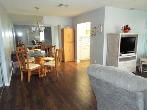 1818 Foxhunt Dr, Ruskin, FL 33573-6298
