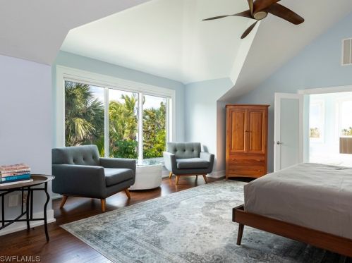 5690 Pne Tree Dr, Sanibel FL 33957-2304 exterior