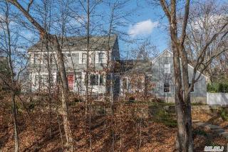 25 Hollow Rd, Stonybrook, NY 11790-1831