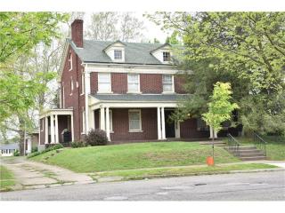 831 Fairmont Ave, Zanesville, OH 43701-2425