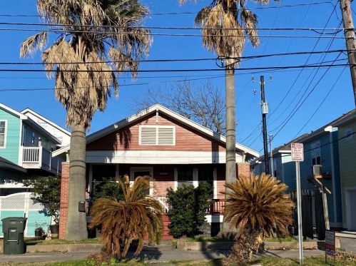 2212 39th St, Galveston, TX 77550-7405