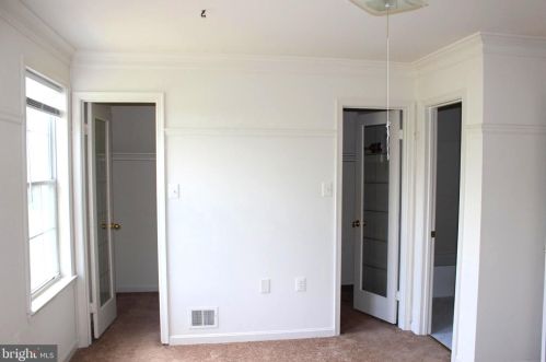 2176 Mager Dr, Herndon VA 20170-4355 exterior