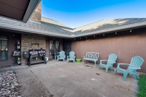 1932 Kensington Dr, Carrollton TX 75007-2440 exterior