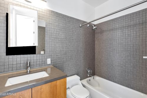 5576 12 St, Phoenix AZ 85086-4804 exterior