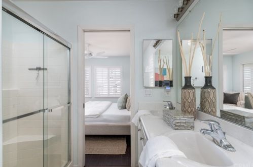 315 33rd St, Newport Beach CA  92663-3131 exterior