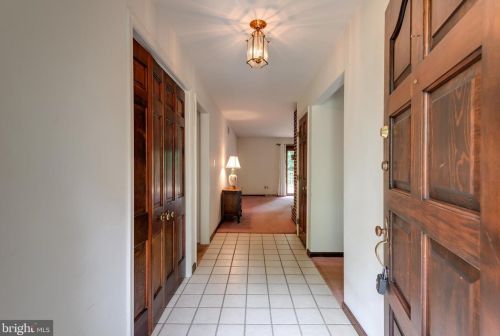 4 Mcilvain Dr, Downingtown, PA 19335-3335