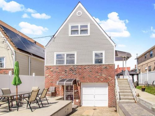 2105 Quimby Ave, Bronx, NY 10473-1332