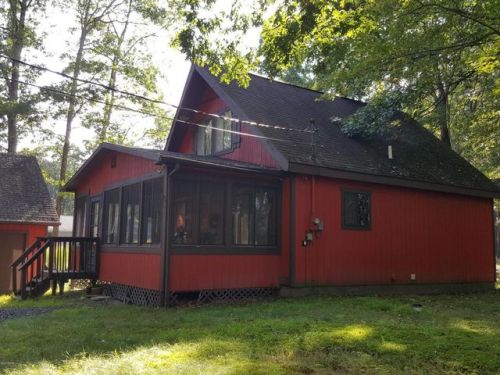 135 Deer Trail Dr, Hawley, PA 18428-4024