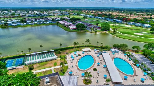 260 Saxony F, Delray Beach FL  33446-1838 exterior