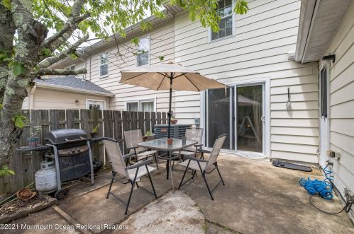 41 Kingsley Way, East Freehold NJ  07728-1675 exterior